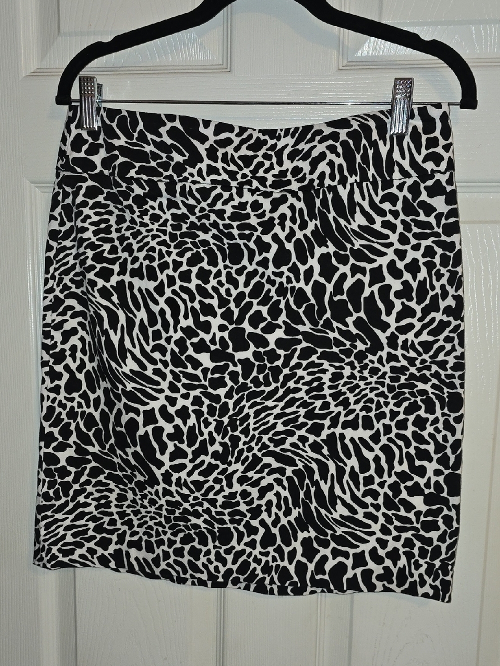 NWOT Anne Klein Black and White Animal-Print Pencil Skirt